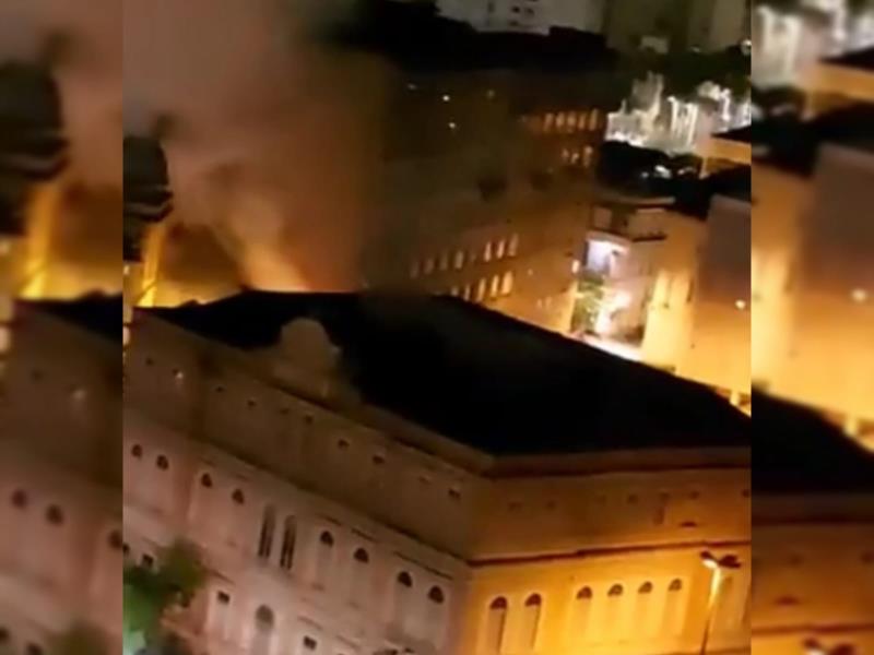 Incêndio atinge prédio da UFRGS no Centro de Porto Alegre