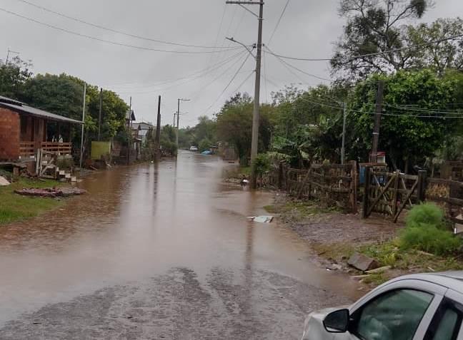 Alerta de enchente: Moradores da região baixa de Venâncio Aires já levantam móveis e redobram cuidados