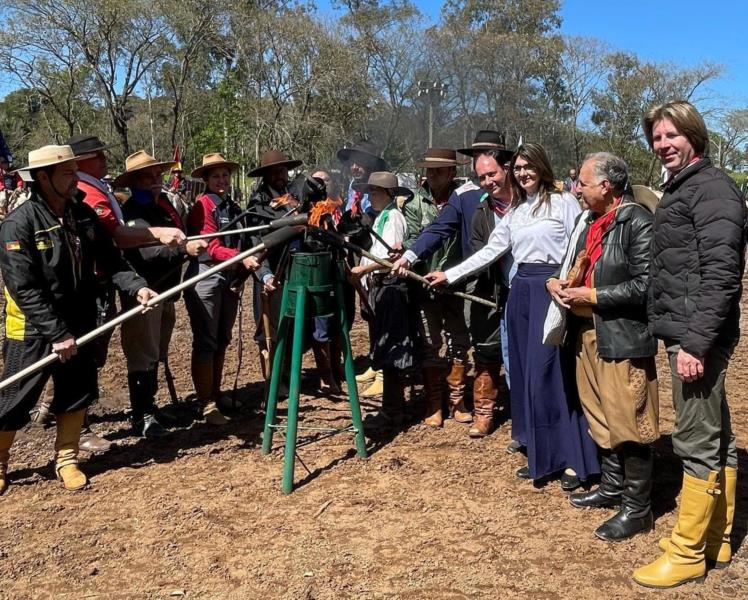 Inicia comercialização de cartões do jantar beneficente da Semana Farroupilha