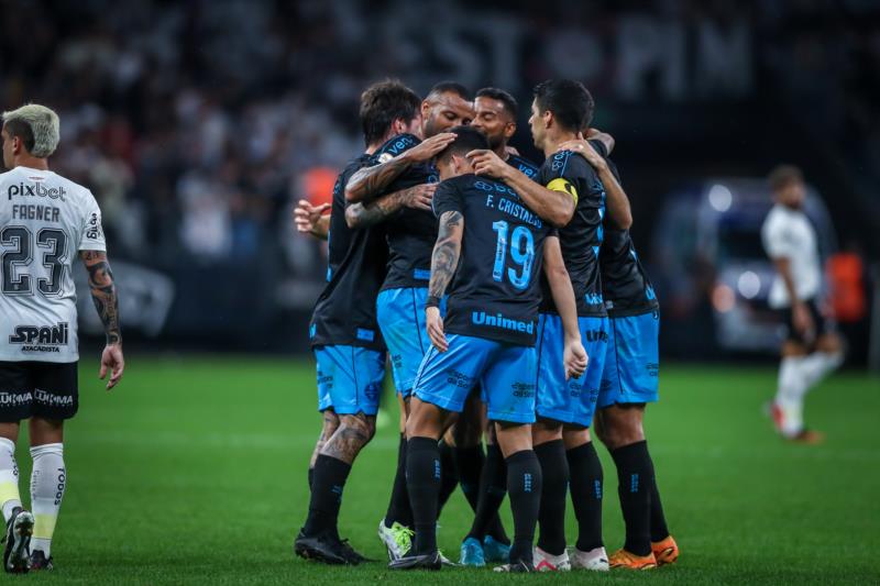 Grêmio e Corinthians empatam em 4 a 4 pelo Brasileirão