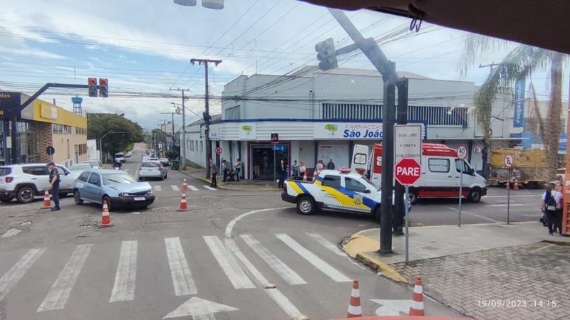 Dois automóveis se envolvem em acidente no Centro de Venâncio Aires