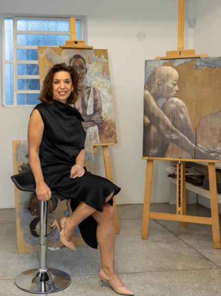 Susan Mendes dá forma às dores femininas em exposição de arte