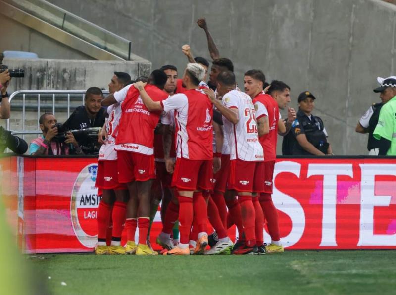 Inter e Fluminense empatam em 2 a 2 no Maracanã