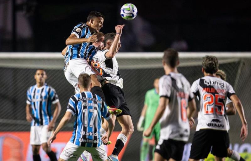 Grêmio perde para o Vasco e deixa o G-4 do Brasileirão