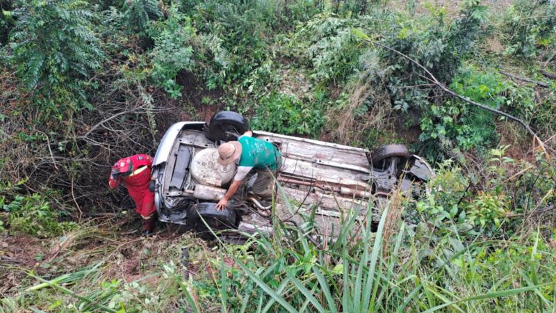 Saída de pista deixa feridos em Vale Verde