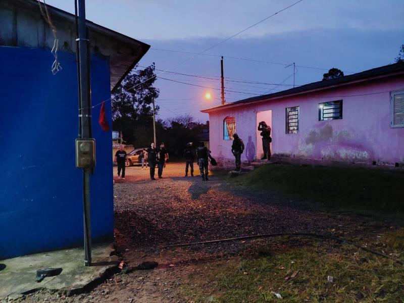 Operação integrada apreende drogas em boate de Candelária