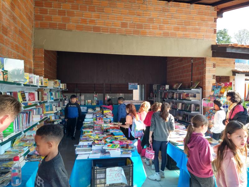 Feira do Livro registra 15 mil visitantes e 6,8 mil livros comercializados