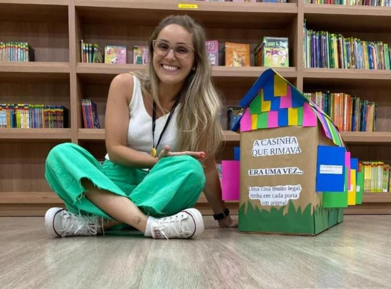 Graziela Schoeninger: Contadora de histórias encanta alunos em escolas de Santa Cruz e Vera Cruz