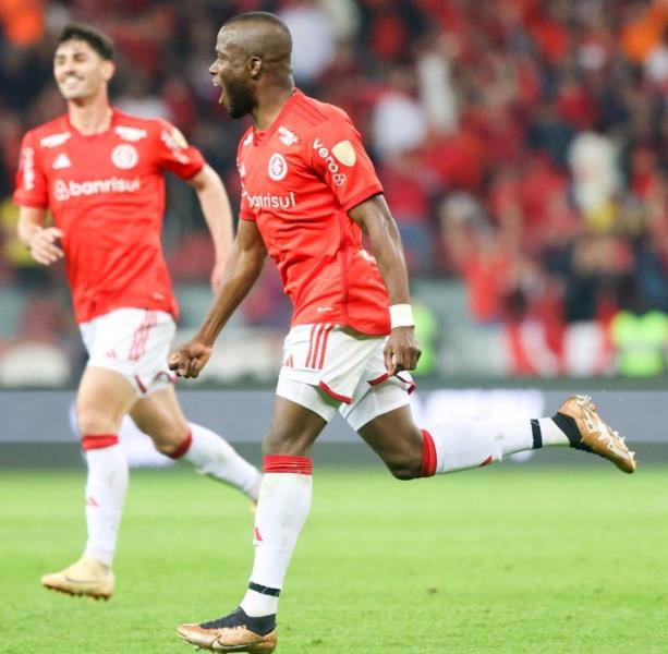 Com gols de Enner Valencia, Inter vence o Bolívar e vai às semis da Libertadores