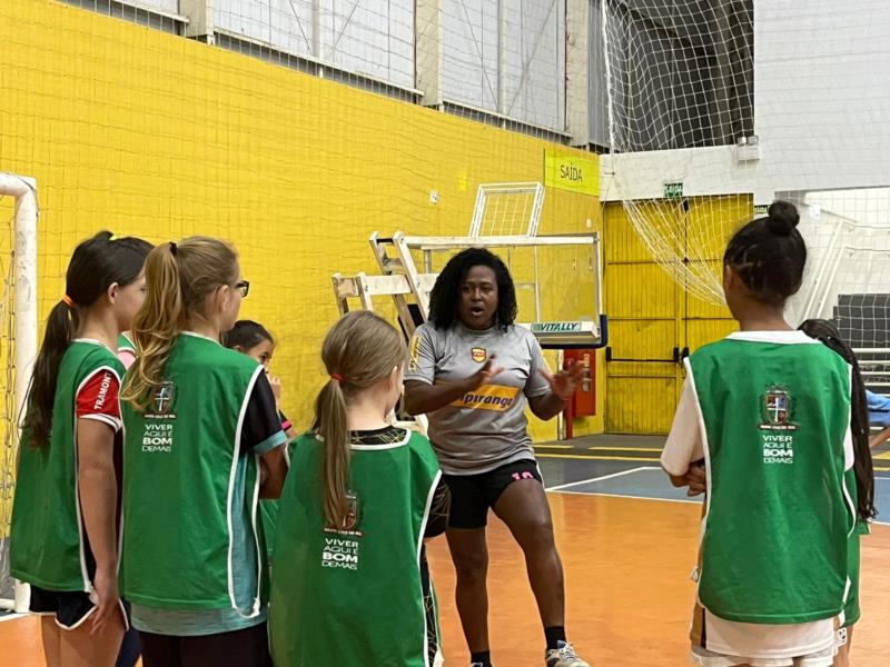 Escolinha da Claudinha há dez anos desenvolve cidadãs através do esporte