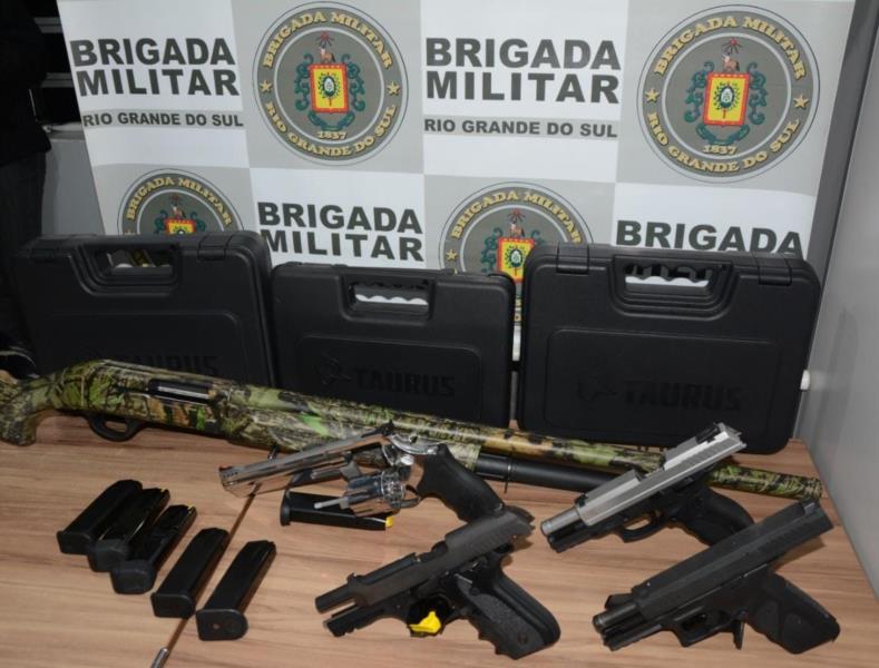 Casal é preso em flagrante com seis armas de fogo em Venâncio Aires