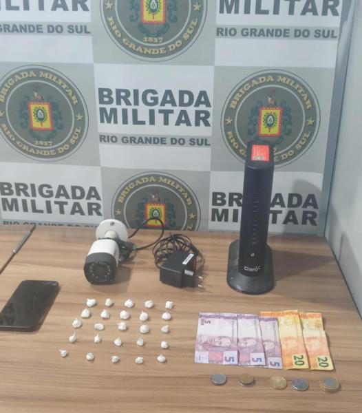 Homem é preso e adolescente apreendido por tráfico de drogas em Venâncio Aires