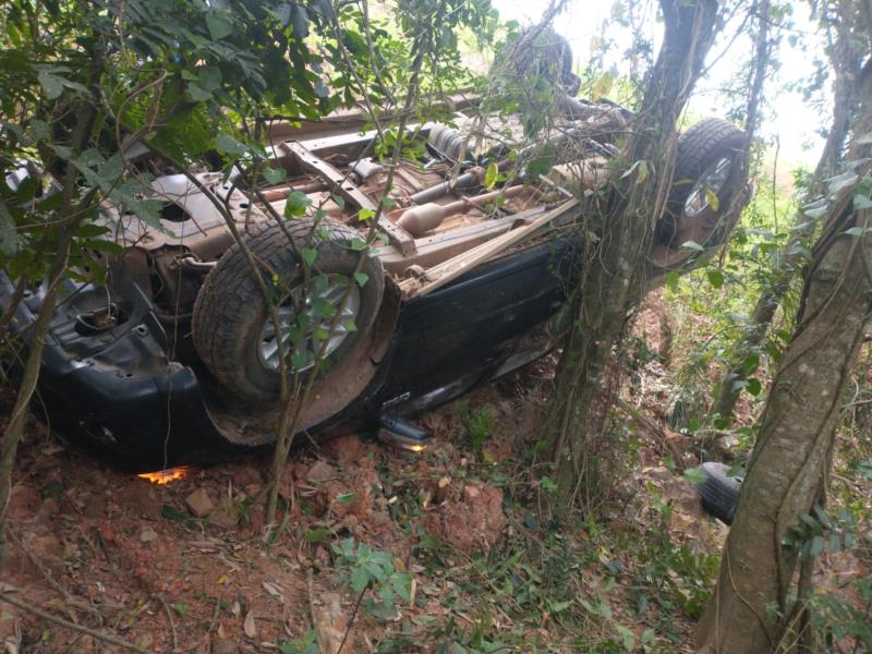 Homem fica ferido após capotamento no interior de Venâncio Aires