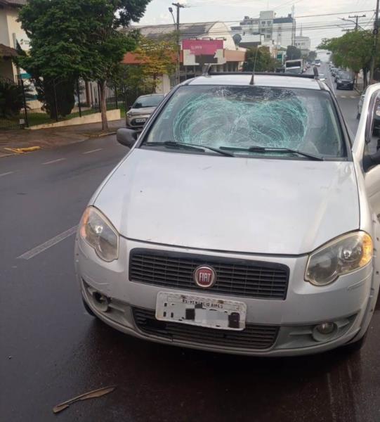 Acidente envolvendo carro e bicicleta deixa um homem ferido