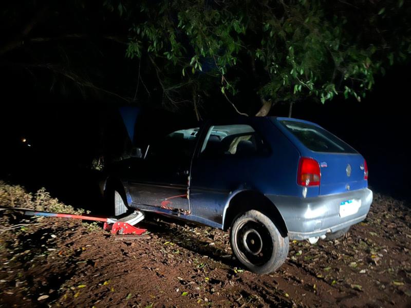 Carro furtado em Vera Cruz é encontrado em área de mata