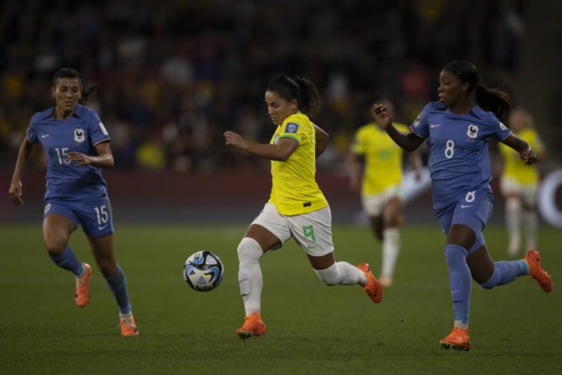 França vence Brasil e assume a ponta do grupo F do Mundial