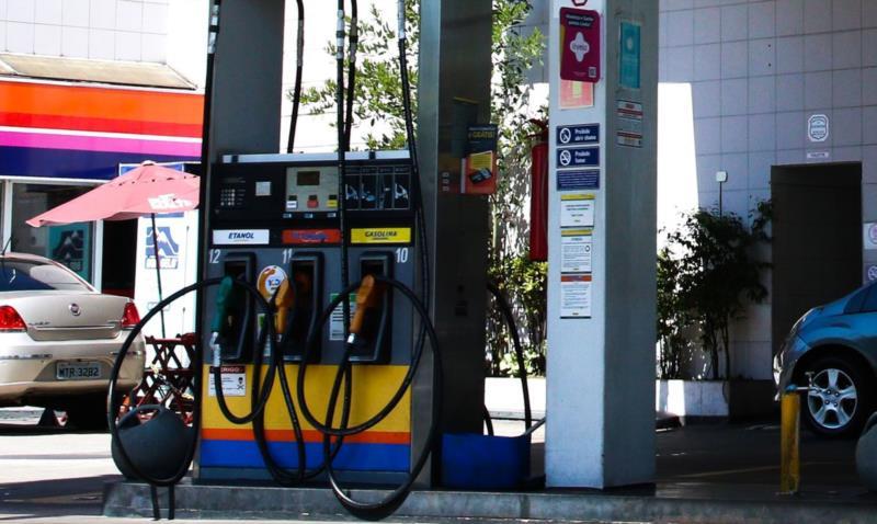 Petrobras reduz preço da gasolina em 4,66% para distribuidoras