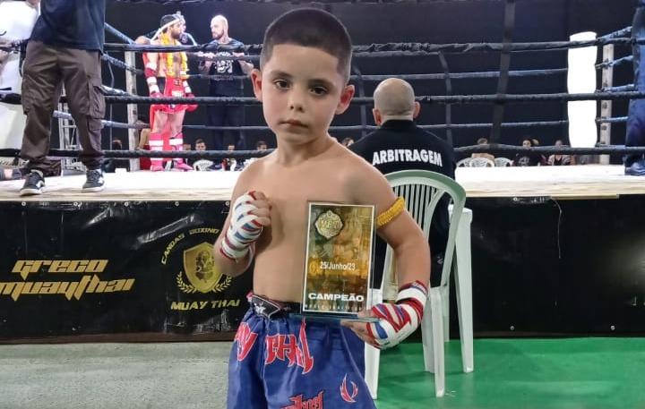 Menino de 6 anos representa a Team Predadores em campeonato de MuayThai