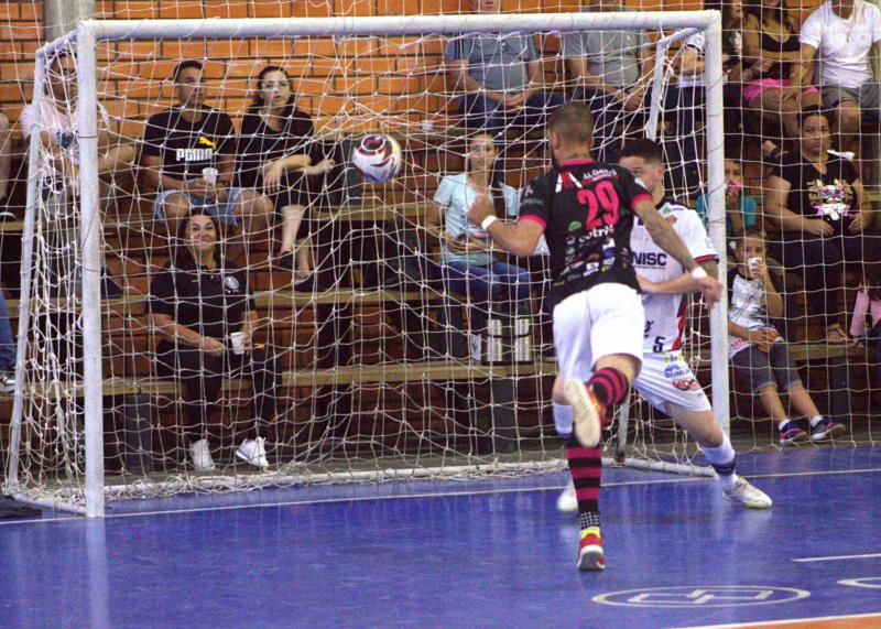 Santa Cruz Futsal e AAGF disputam  vaga na final nesta terça-feira