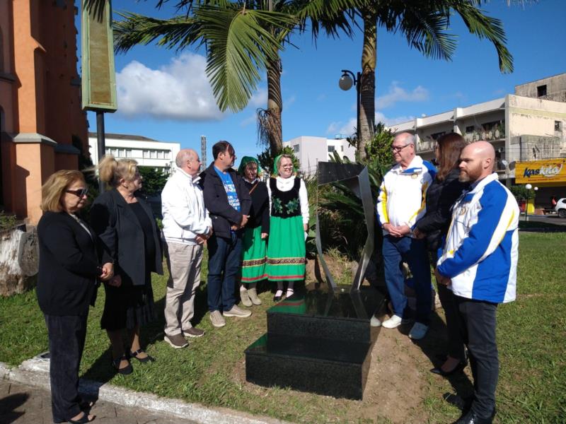 FOTOS: Monumento em homenagem a Brígida Fagundes do Nascimento é inaugurado