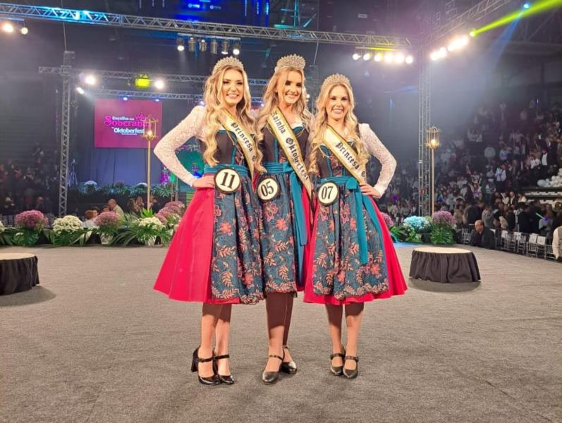 Camila, Marília e Daniela formam o novo trio de Soberanas da Oktoberfest