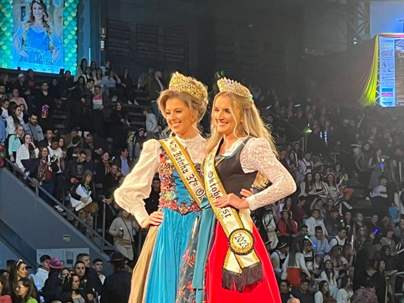 Camila Eduarda Schaefer é a Rainha da 38ª Oktoberfest