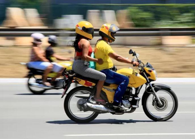 Serviço de transporte de passageiros com motocicletas volta a movimentar o Legislativo