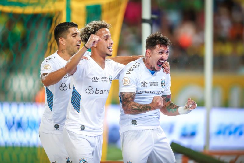 Com gols de Vina e Galdino, Grêmio vence o Cuiabá