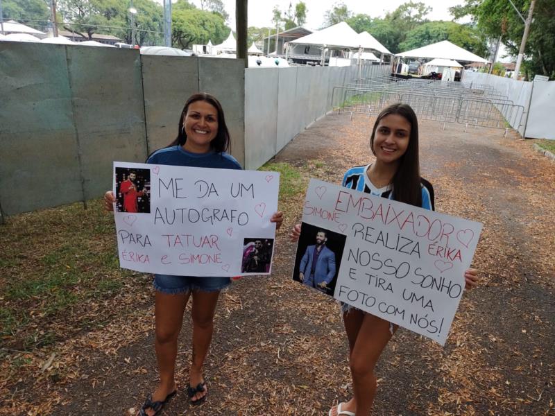 Mãe e filha santa-cruzenses são as primeiras a chegar para show de Gusttavo Lima