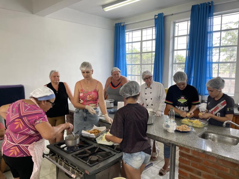 Projeto Raízes do Passado oferece oficinas gratuitas de culinária, idiomas e danças em Vale do Sol