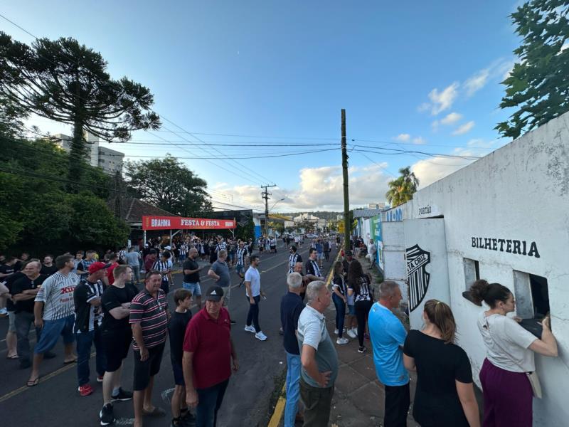 Torcidas se preparam para o clássico Ave-Cruz desta quarta-feira