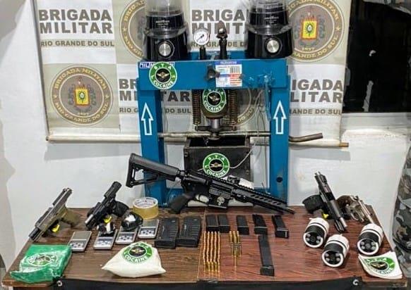 Polícia descobre laboratório de drogas e apreende fuzil e pistolas no Vale do Taquari