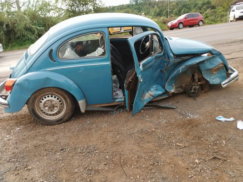 Acidente entre dois carros deixa casal ferido na RSC-453