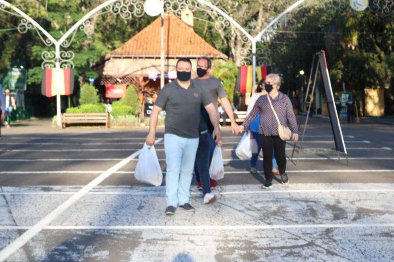 FOTOS: Último domingo de Oktober é marcado por bom público