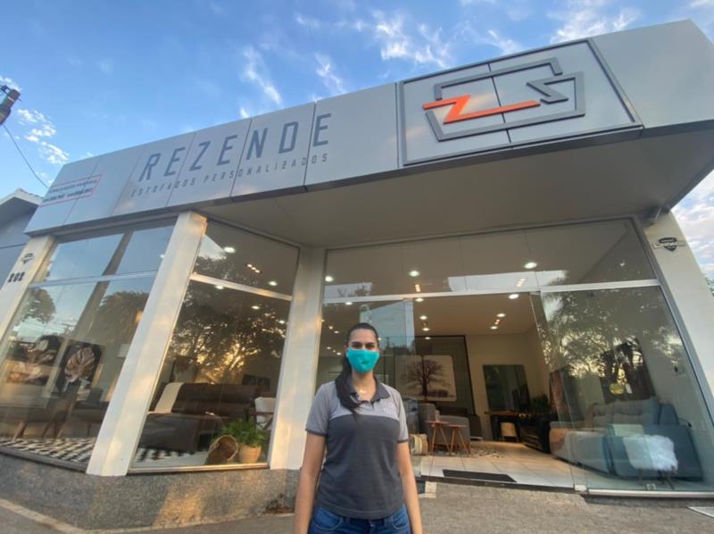 Rezende Estofados Personalizados ativa showroom em Santa Cruz