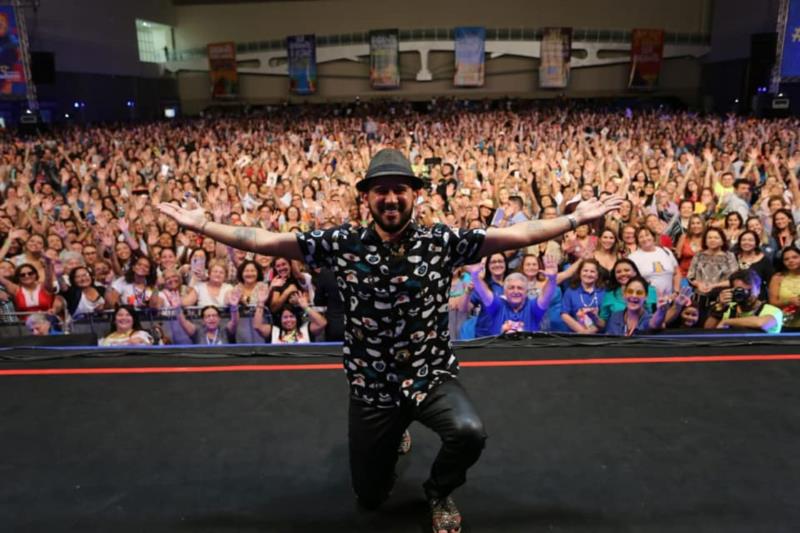 Inicia entrega de ingressos para apresentação de Bráulio Bessa na Feira do Livro de Venâncio Aires