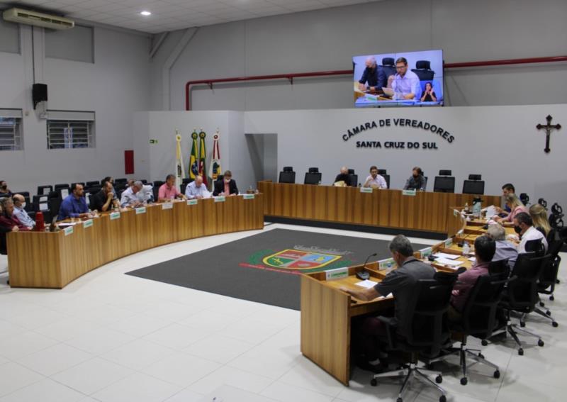 Flexibilização do uso de máscaras gera debate entre os vereadores de Santa Cruz