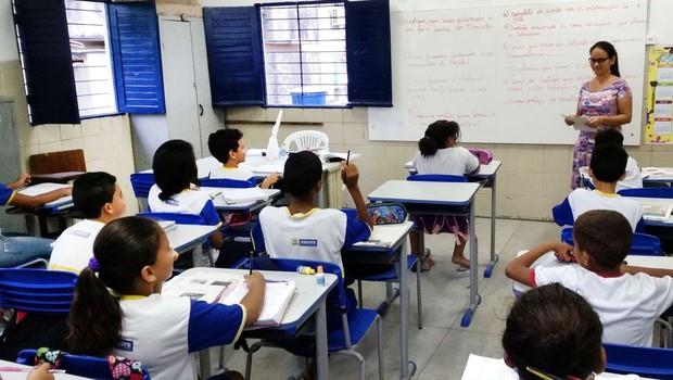 Governo gaúcho retira limite de ocupação de alunos por sala em aulas presenciais