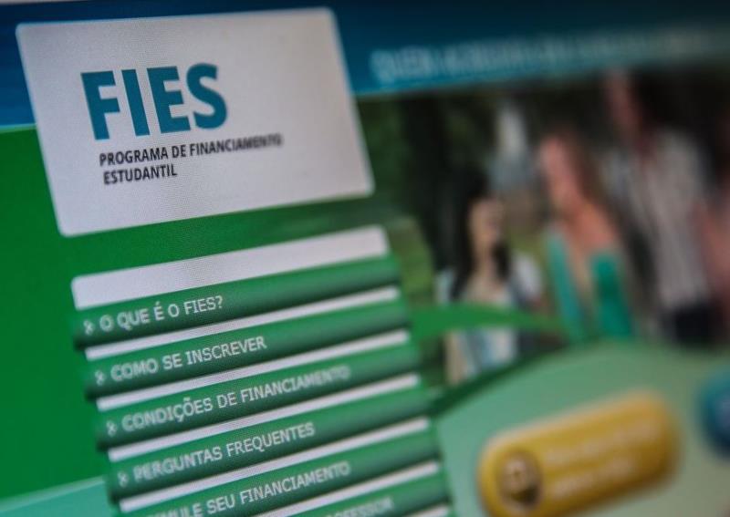 Fies: inscrições para vagas do segundo semestre terminam nesta terça