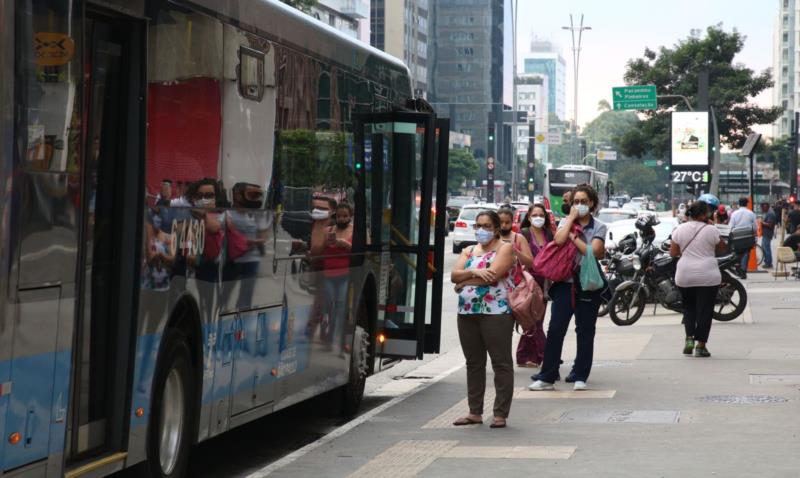 Senado aprova programa de subsídio a tarifas gratuitas no transporte urbano para idosos