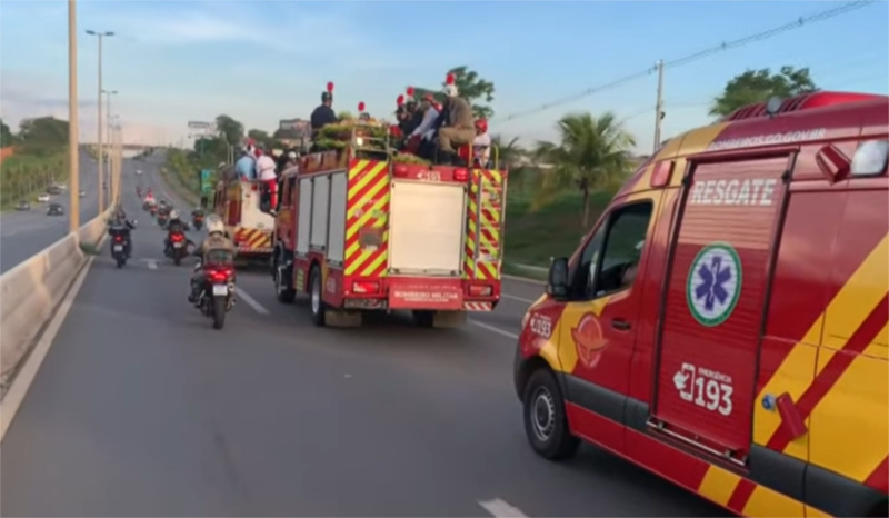 Corpo de Marília Mendonça é levado em cortejo para cemitério