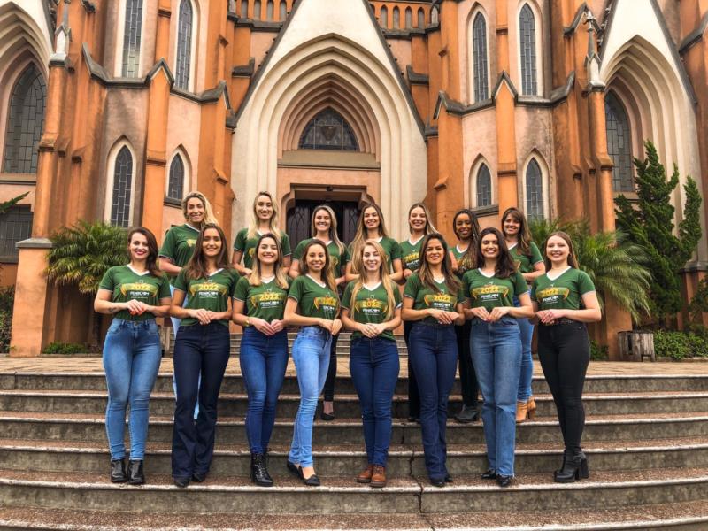 Candidatas chegam à reta final do concurso que elegerá o novo trio de soberanas da 16ª Fenachim