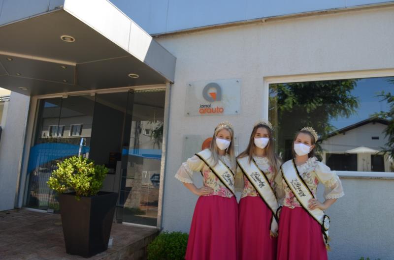 Rainha e princesas convidam para a Semana do Município de Sinimbu