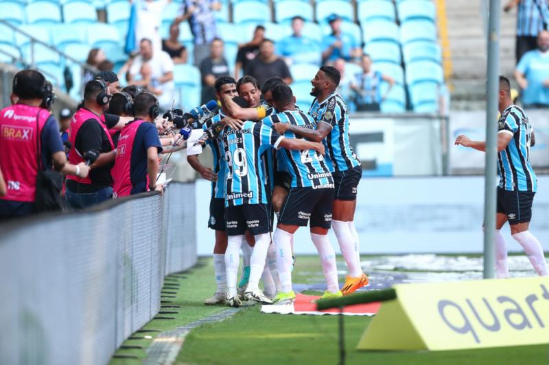 Grêmio goleia o Guarany na Arena em estreia de Diego Costa