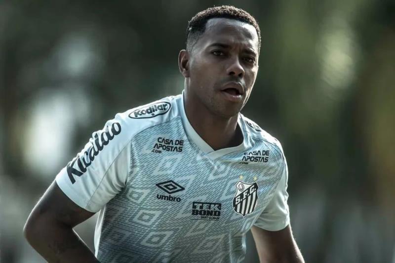 STJ começa a julgar possibilidade de Robinho cumprir pena no Brasil