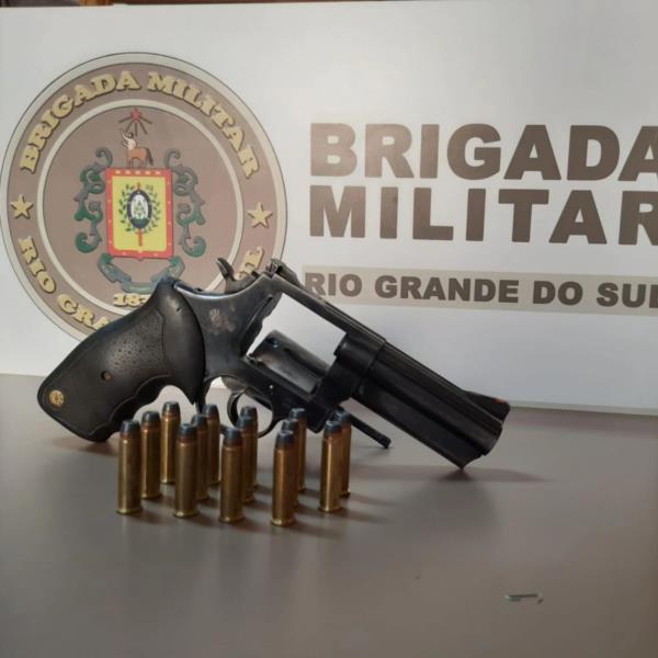 Após abordagem policial, homem é preso por porte ilegal de arma de fogo na RSC-471