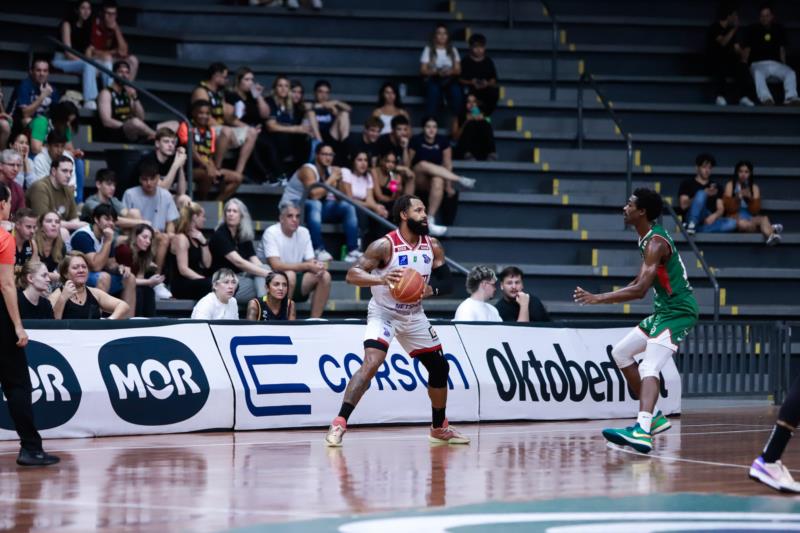 União Corinthians sofre virada no último quarto e acaba superado pelo Sesi Franca