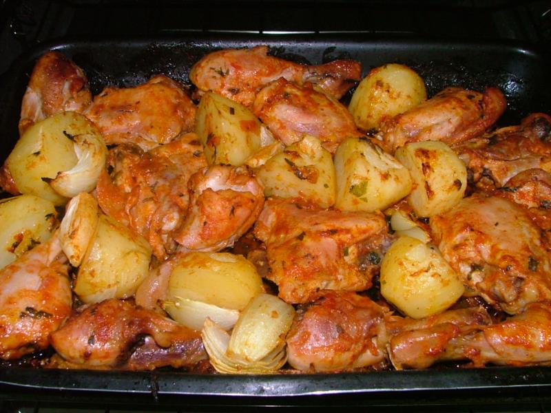 Frango assado com bacon e batata