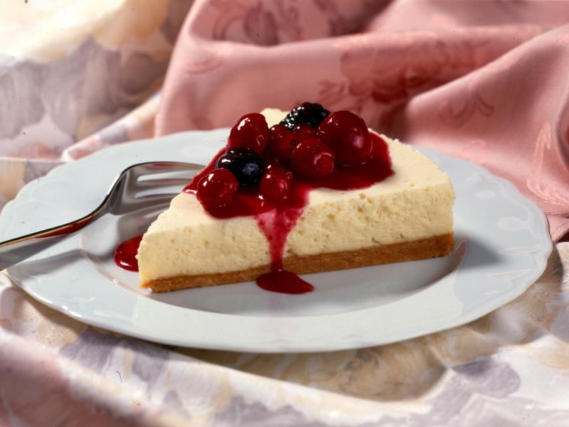 Torta de Chocolate Branco com Frutas Vermelhas