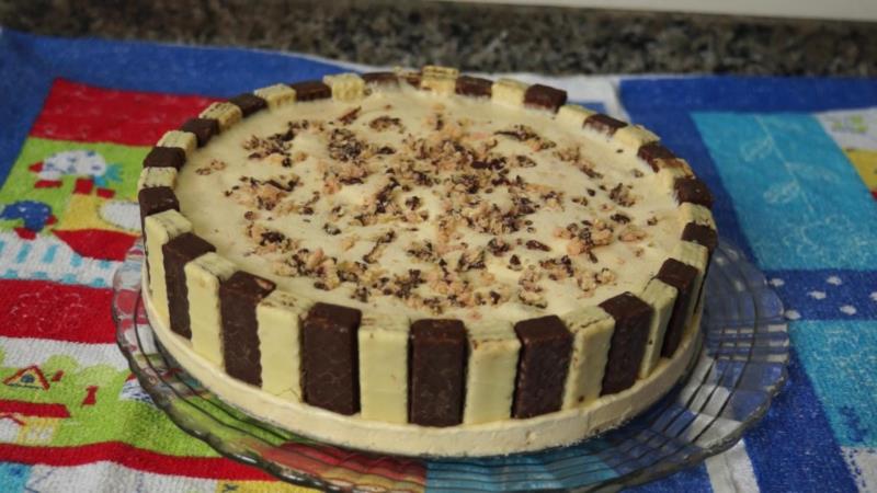 Torta Mousse com Brigadeiro e Bis